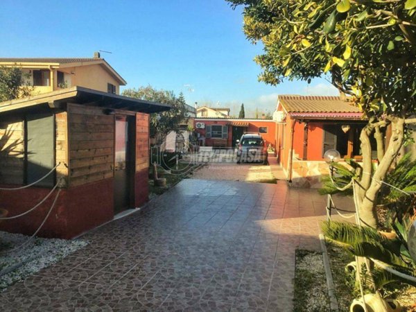 casa indipendente in vendita a Fiumicino