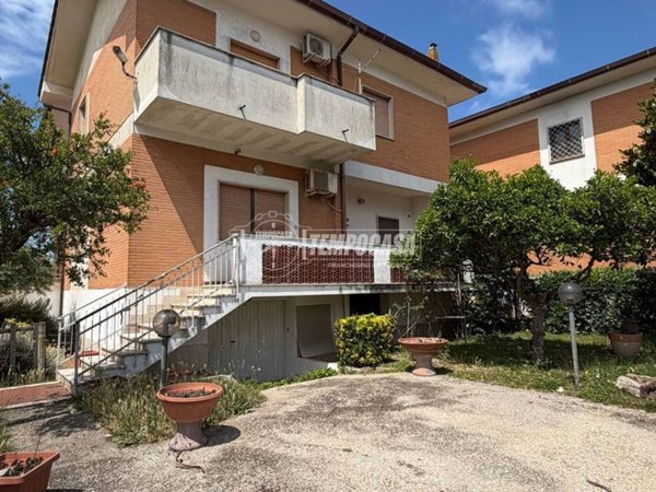 casa indipendente in vendita a Fiumicino in zona Focene