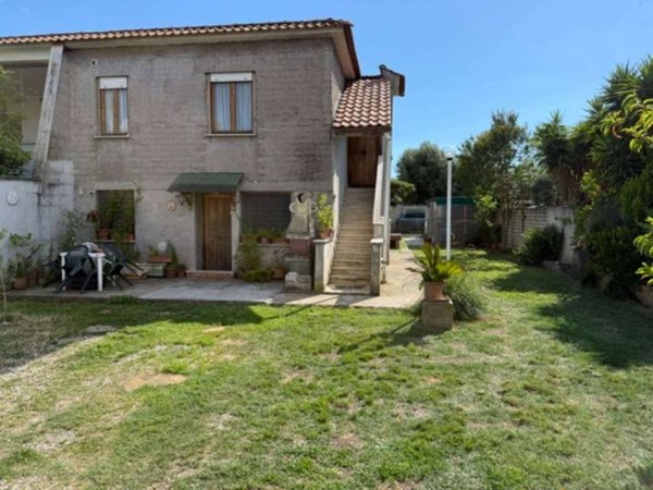 casa indipendente in vendita a Fiumicino in zona Focene