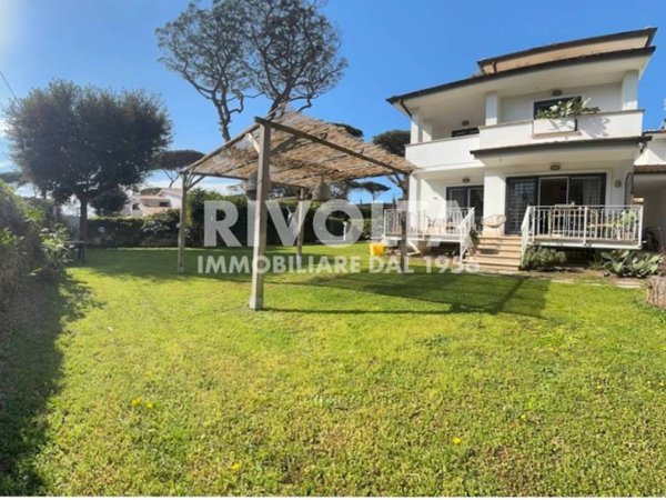 casa indipendente in vendita a Fiumicino in zona Fregene