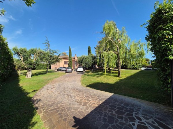 casa indipendente in vendita a Fiumicino in zona Isola Sacra