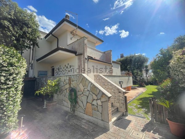 casa indipendente in vendita a Fiumicino in zona Fregene