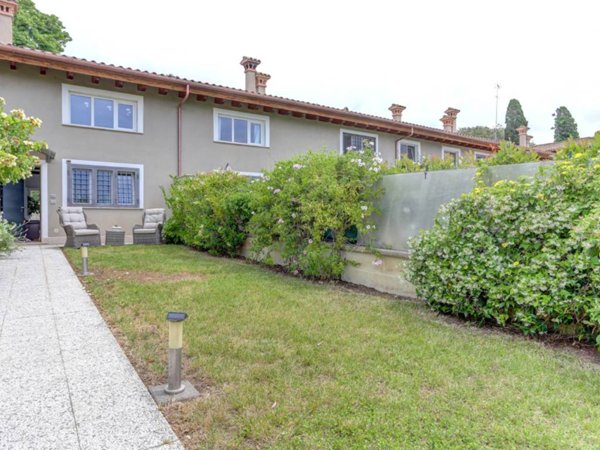 casa indipendente in vendita a Fiumicino in zona Aranova