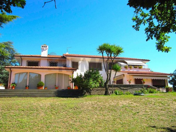 villa in vendita a Fiumicino in zona Tragliata