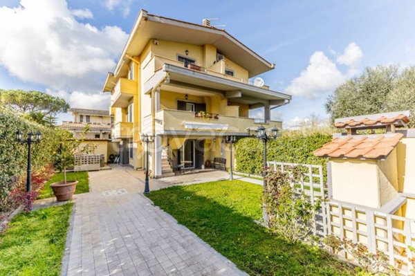 casa indipendente in vendita a Fiumicino in zona Fregene