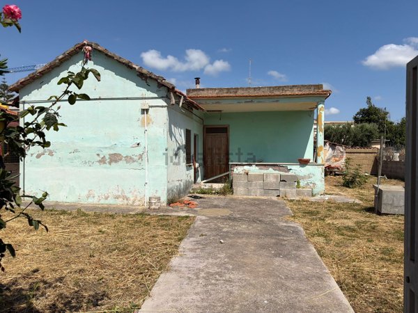 casa indipendente in vendita a Fiumicino in zona Isola Sacra