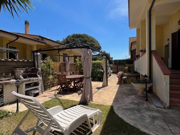 casa indipendente in vendita a Fiumicino in zona Aranova