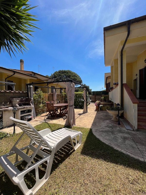 casa indipendente in vendita a Fiumicino in zona Aranova