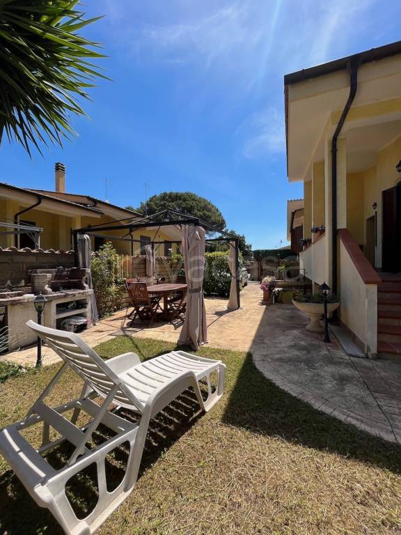 casa indipendente in vendita a Fiumicino in zona Aranova