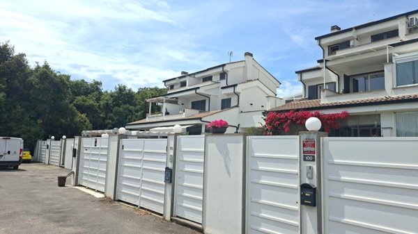 appartamento in vendita a Fiumicino in zona Fregene