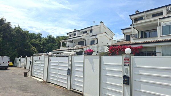 appartamento in vendita a Fiumicino in zona Fregene