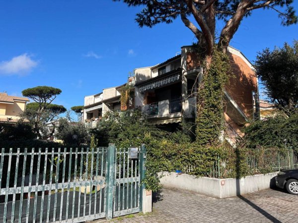 appartamento in vendita a Fiumicino in zona Fregene