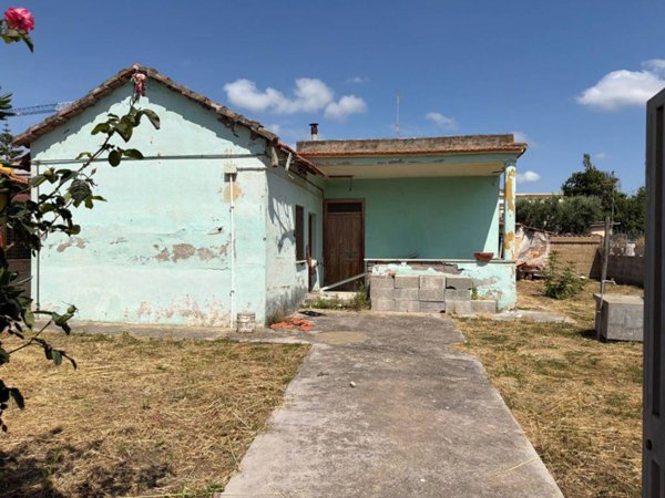casa indipendente in vendita a Fiumicino in zona Isola Sacra