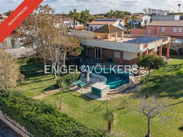 casa indipendente in vendita a Fiumicino in zona Fregene