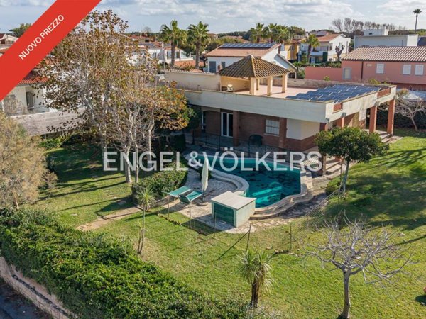 casa indipendente in vendita a Fiumicino in zona Fregene