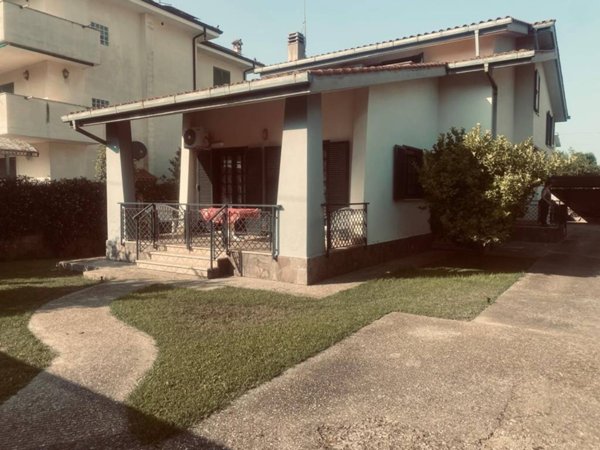 casa indipendente in vendita a Fiumicino in zona Fregene