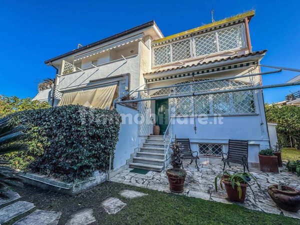 casa indipendente in vendita a Fiumicino in zona Fregene