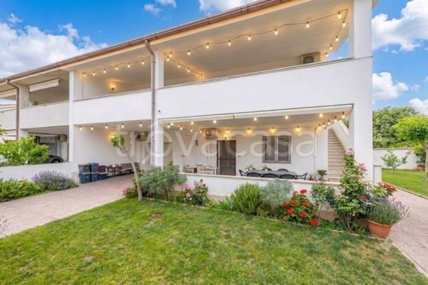 casa indipendente in vendita a Fiumicino in zona Isola Sacra