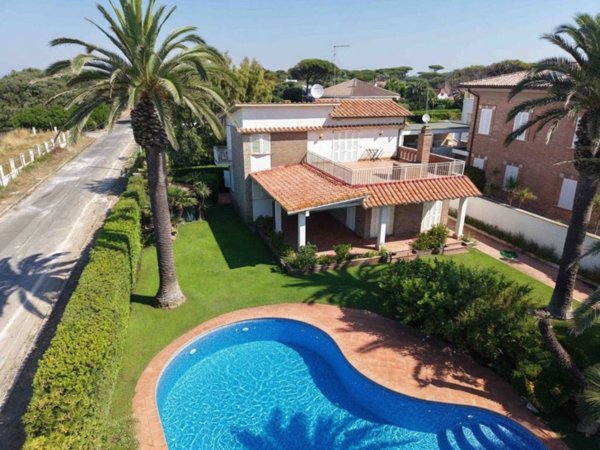 casa indipendente in vendita a Fiumicino in zona Fregene