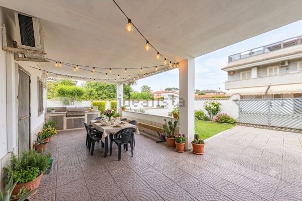 appartamento in vendita a Fiumicino in zona Isola Sacra