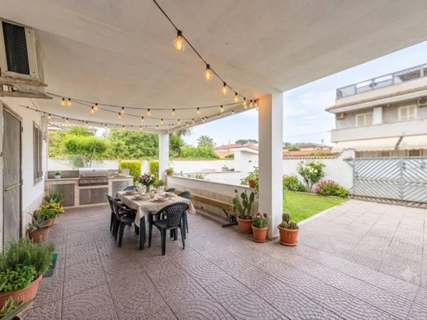 appartamento in vendita a Fiumicino in zona Isola Sacra