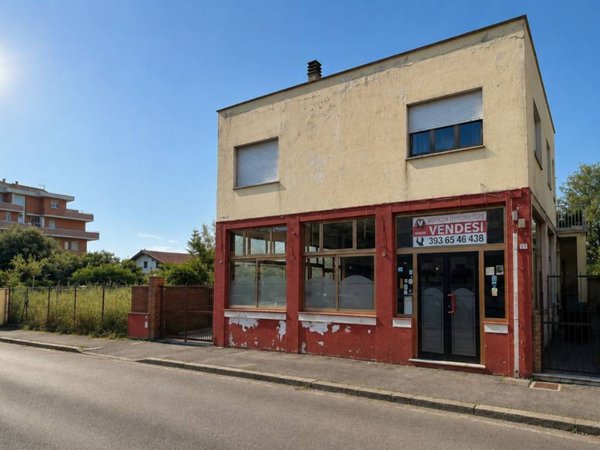 intera palazzina in vendita a Fiumicino in zona Isola Sacra
