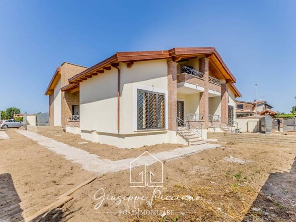casa indipendente in vendita a Fiumicino in zona Isola Sacra