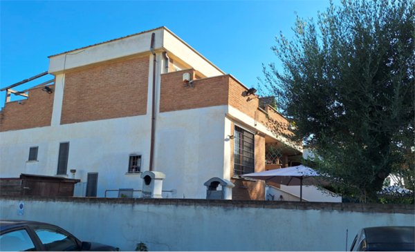 ufficio in vendita a Fiumicino in zona Isola Sacra