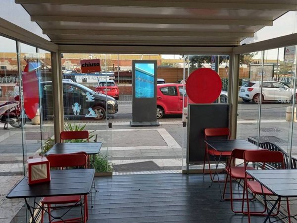 negozio in vendita a Fiumicino in zona Isola Sacra