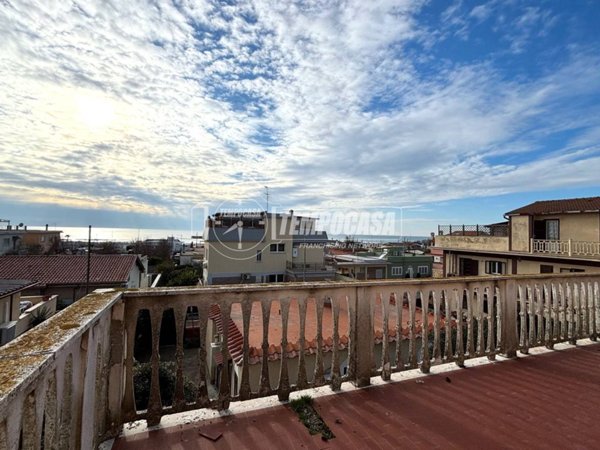 appartamento in vendita a Fiumicino in zona Passo Oscuro