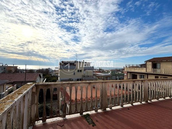 appartamento in vendita a Fiumicino in zona Passo Oscuro