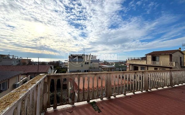 appartamento in vendita a Fiumicino in zona Passo Oscuro