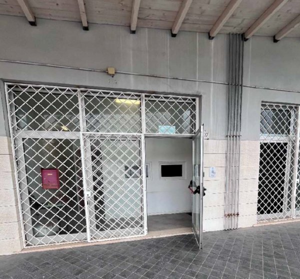 negozio in vendita a Fiumicino in zona Isola Sacra