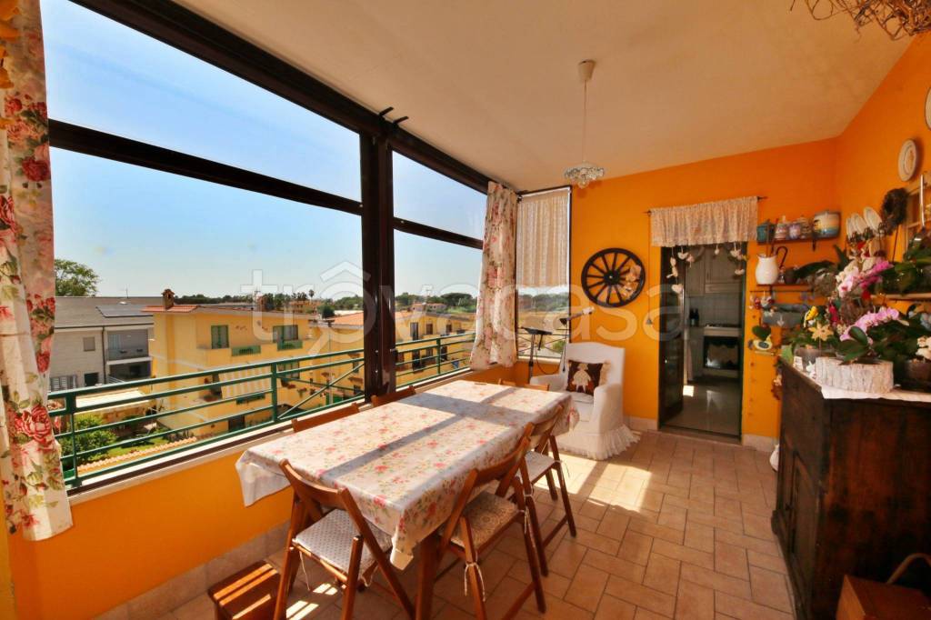 appartamento in vendita a Fiumicino in zona Isola Sacra