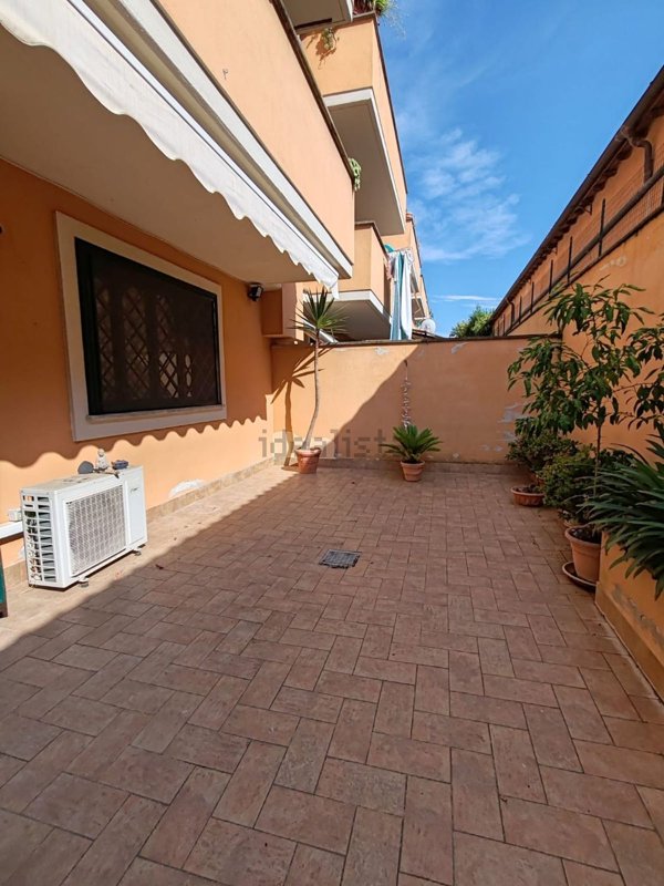 appartamento in vendita a Fiumicino in zona Torrimpietra