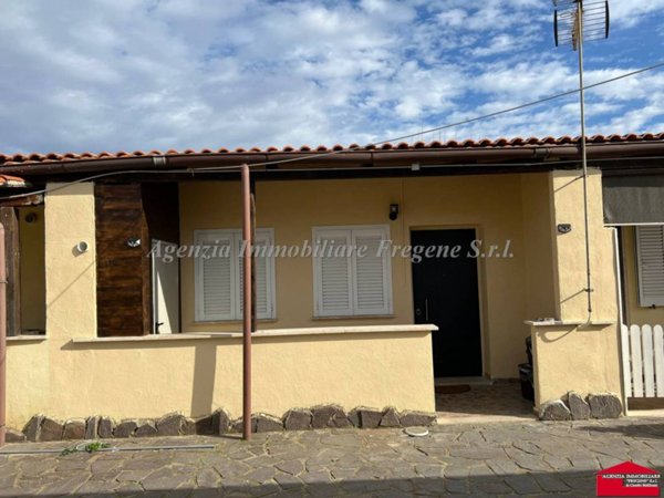 casa indipendente in vendita a Fiumicino in zona Focene