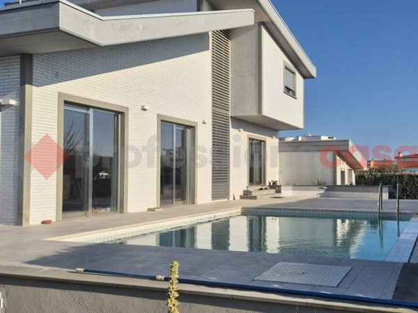 casa indipendente in vendita a Fiumicino in zona Focene