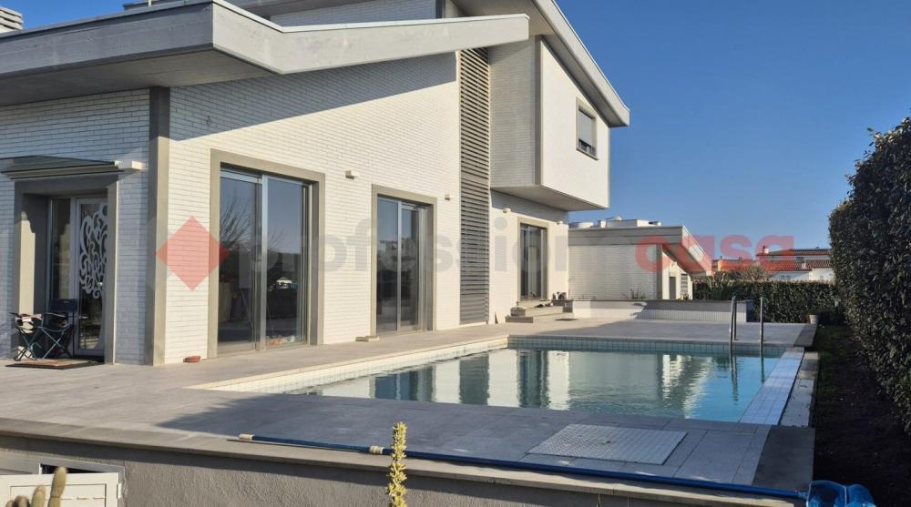 casa indipendente in vendita a Fiumicino in zona Focene