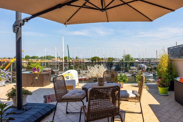 appartamento in vendita a Fiumicino in zona Isola Sacra