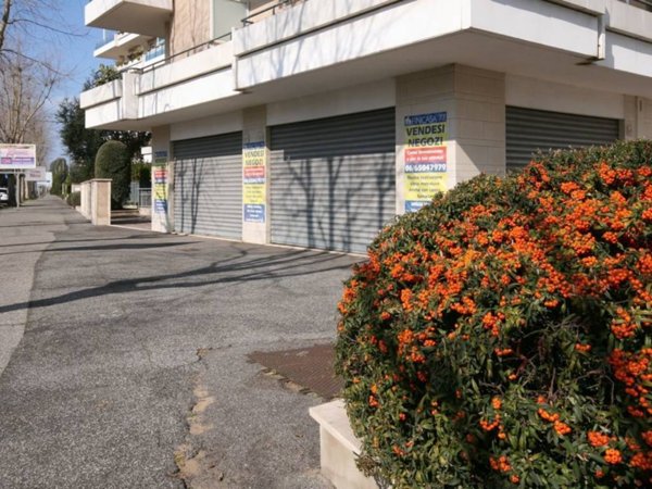 negozio in vendita a Fiumicino