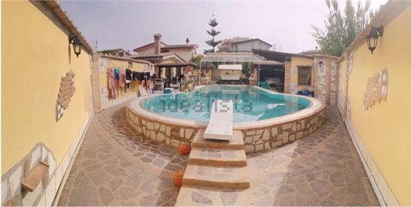 casa indipendente in vendita a Fiumicino