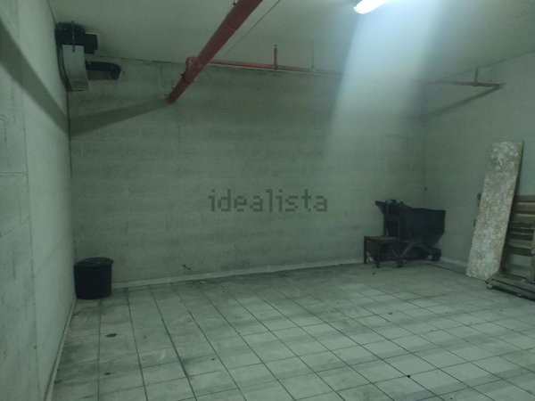 negozio in vendita a Fiumicino in zona Isola Sacra