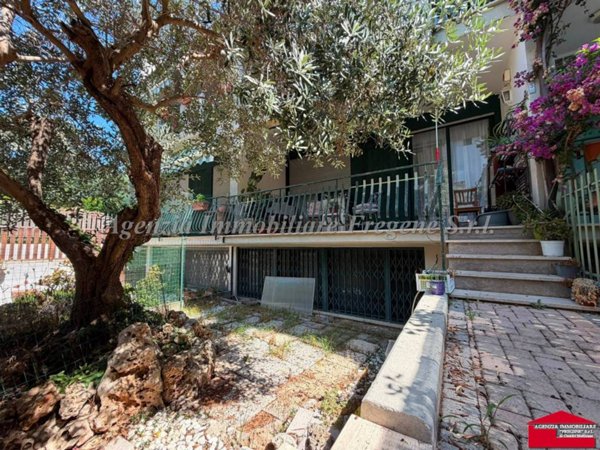 casa indipendente in vendita a Fiumicino in zona Fregene