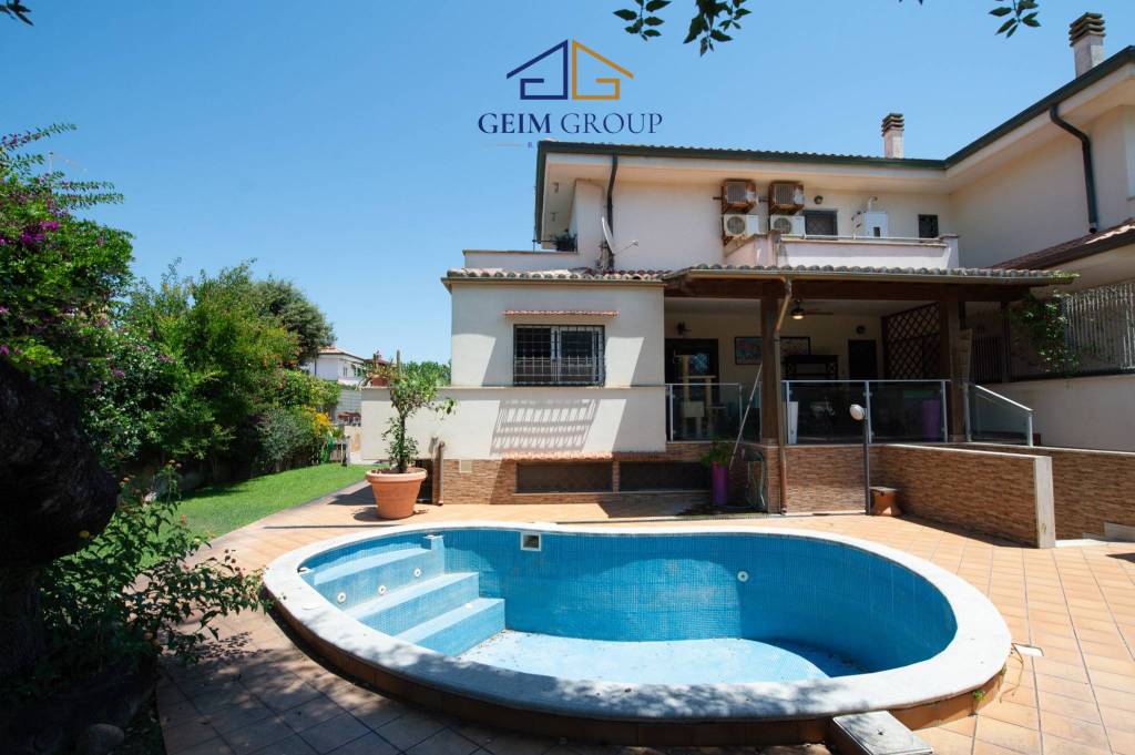 casa indipendente in vendita a Fiumicino in zona Fregene