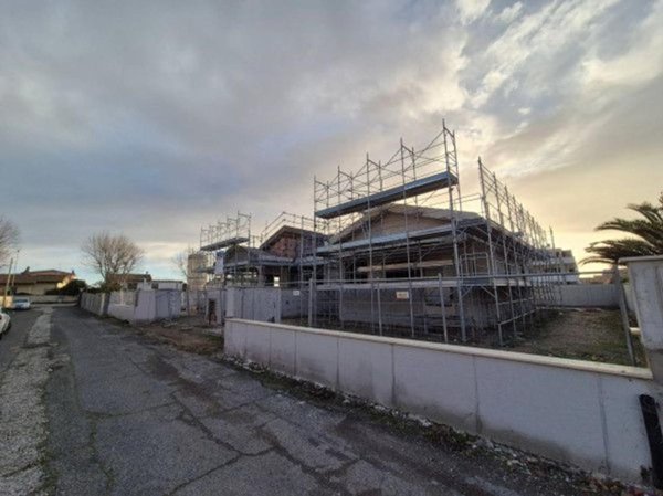 casa indipendente in vendita a Fiumicino in zona Isola Sacra
