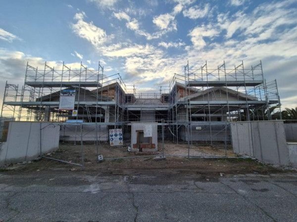 casa indipendente in vendita a Fiumicino in zona Isola Sacra