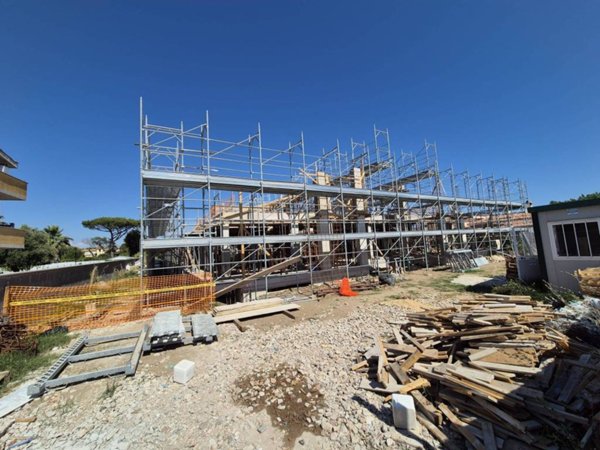 casa indipendente in vendita a Fiumicino in zona Isola Sacra