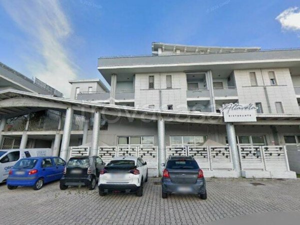 negozio in vendita a Fiumicino in zona Isola Sacra