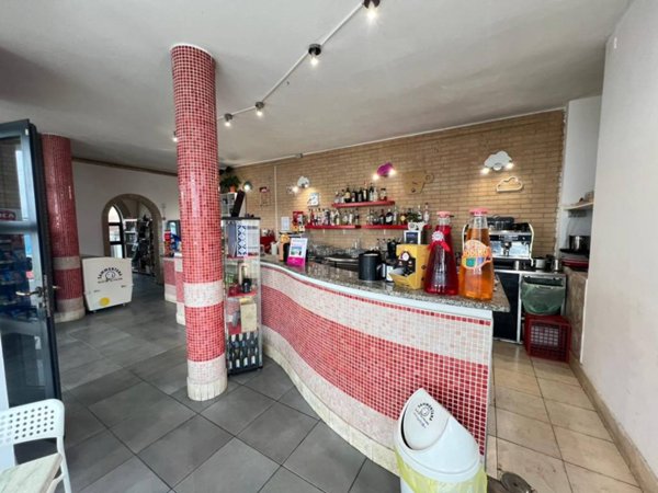 negozio in vendita a Fiumicino in zona Focene