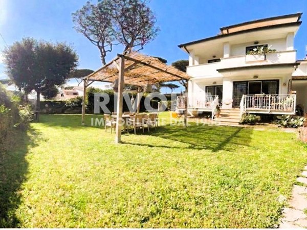 casa indipendente in vendita a Fiumicino in zona Fregene